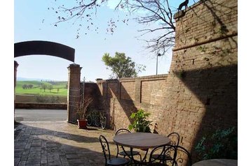 Готель Monteroni d'Arbia 4